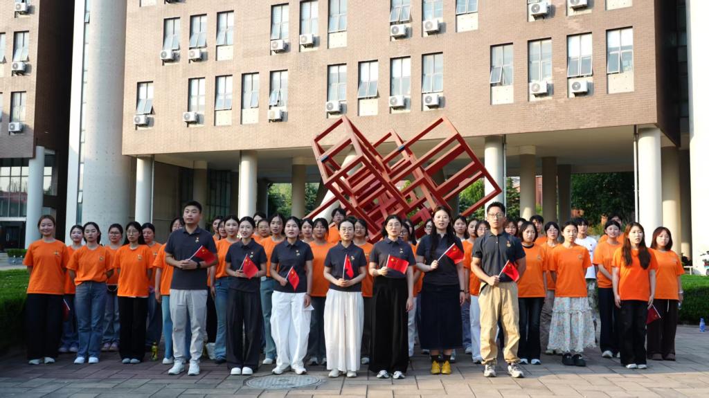 歌声礼赞祖国，青春告白时代丨数字艺术与传媒学院师生共祝祖国生日快乐！
